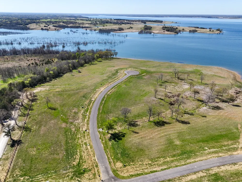 380 Harborside Terrace Windom, TX 75492