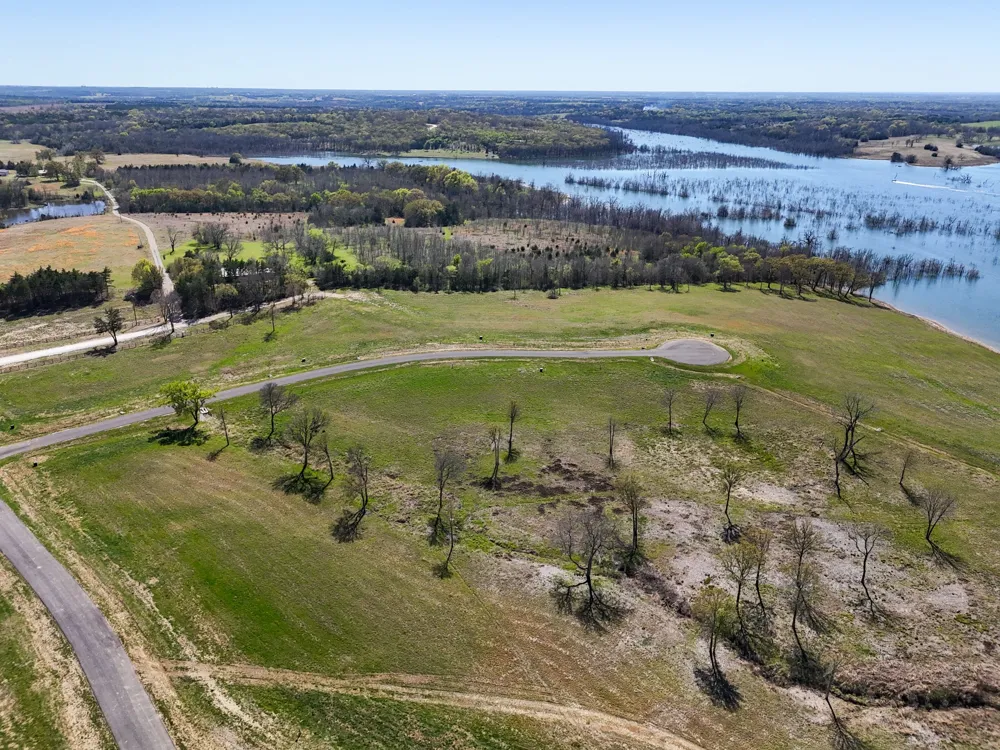 380 Harborside Terrace Windom, TX 75492