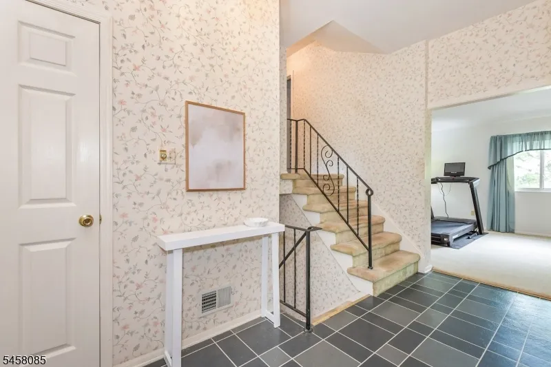 21 Heinrich Rd Franklin, NJ 08873