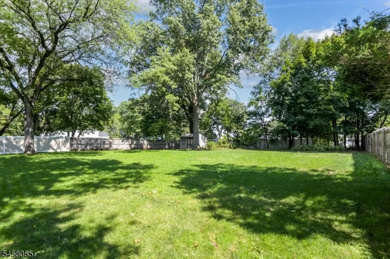 21 Heinrich Rd Franklin, NJ 08873