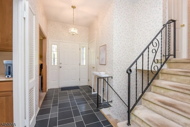 21 Heinrich Rd Franklin, NJ 08873