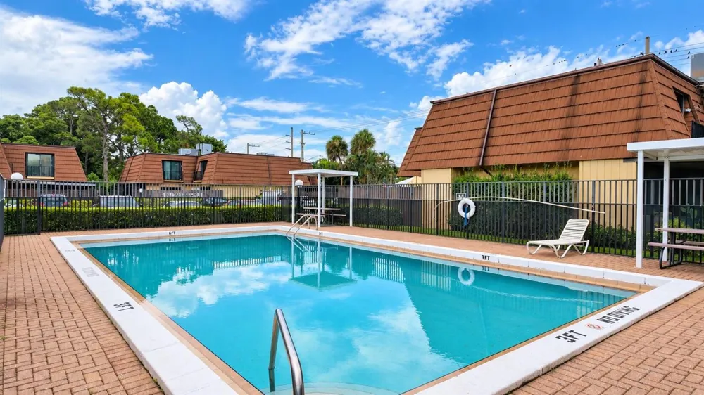 4161 TURNBERRY CIRCLE #28 Lake Worth, FL 33467