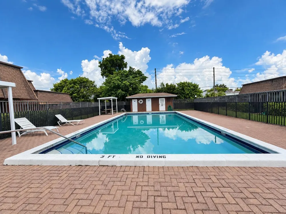4161 TURNBERRY CIRCLE #28 Lake Worth, FL 33467