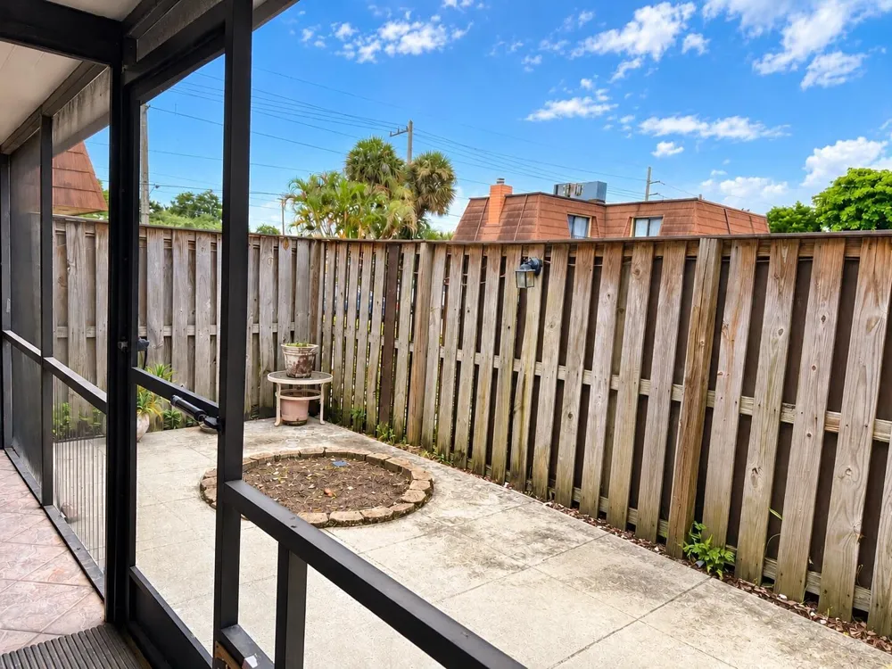 4161 TURNBERRY CIRCLE #28 Lake Worth, FL 33467