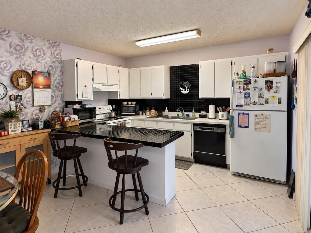 4161 TURNBERRY CIRCLE #28 Lake Worth, FL 33467