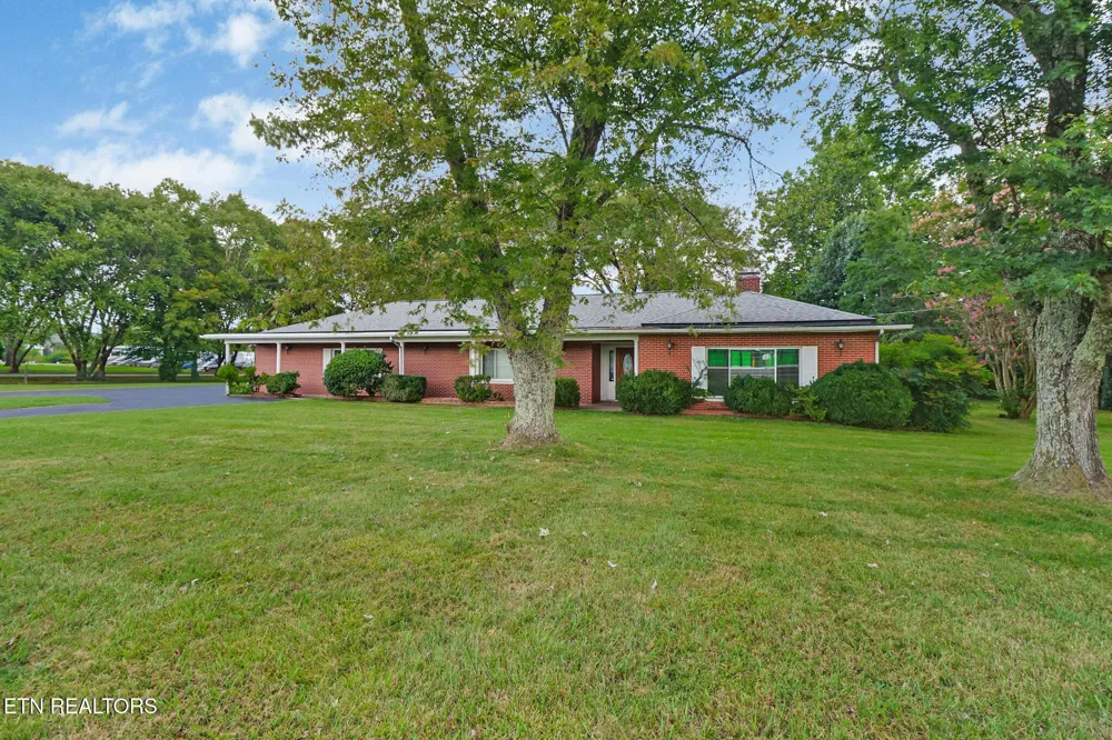 1378 Sparta Hwy Crossville, TN 38572
