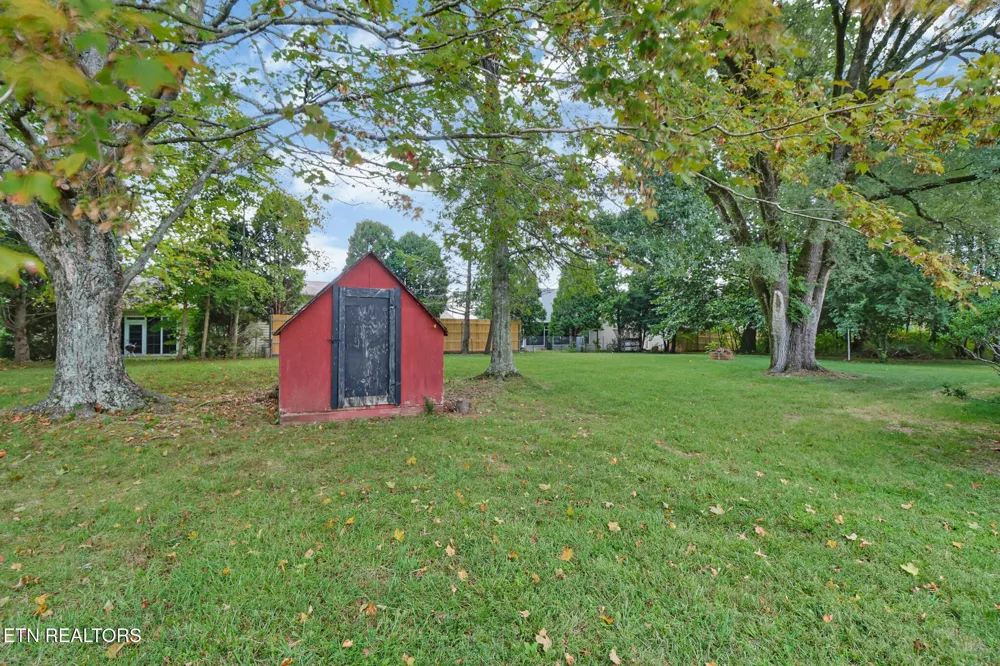 1378 Sparta Hwy Crossville, TN 38572