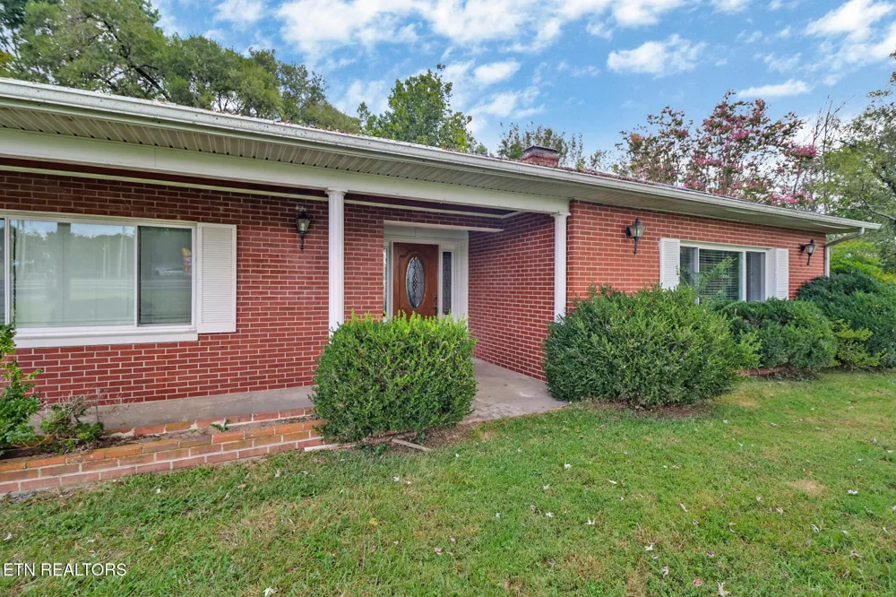 1378 Sparta Hwy Crossville, TN 38572