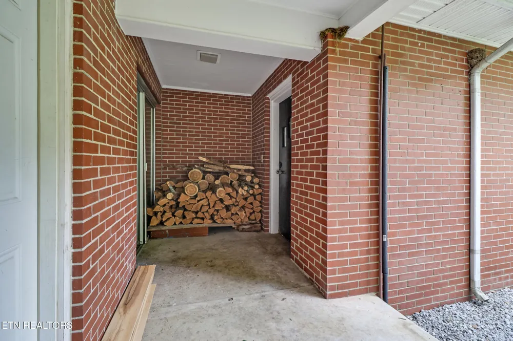 1378 Sparta Hwy Crossville, TN 38572