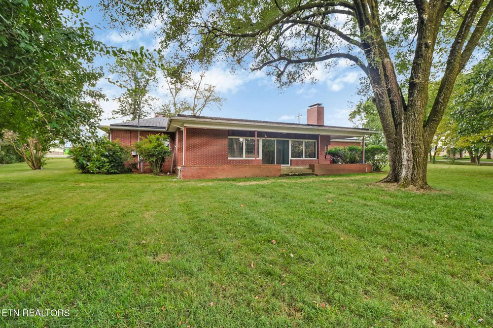 1378 Sparta Hwy Crossville, TN 38572