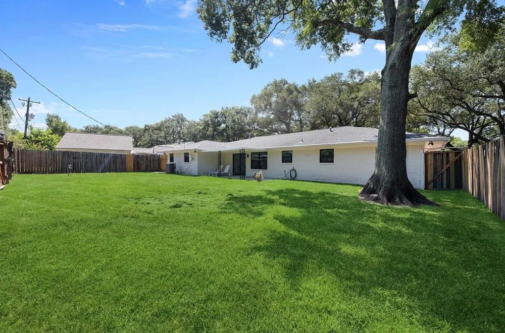 704 Fleetwood Street Baytown, TX 77520