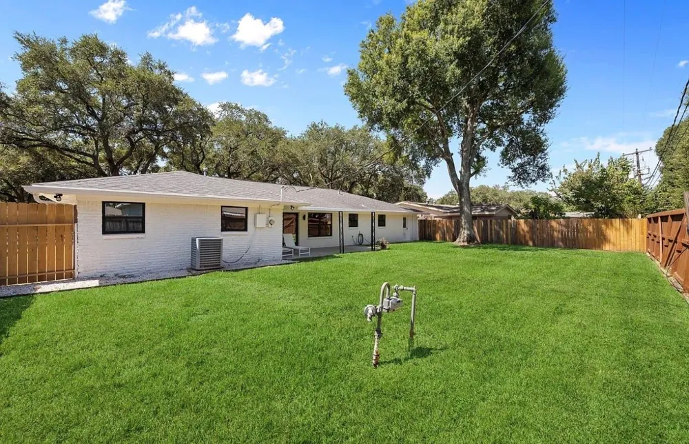 704 Fleetwood Street Baytown, TX 77520