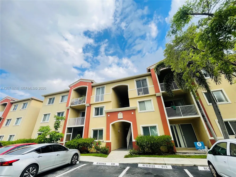 7085 Nova Dr #318 Davie, FL 33317