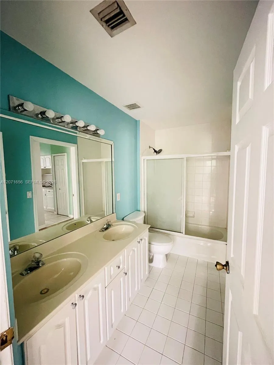 7085 Nova Dr #318 Davie, FL 33317
