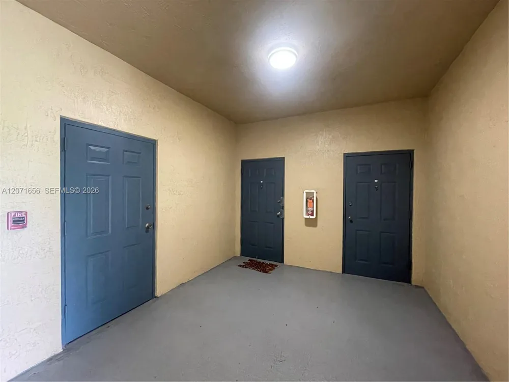 7085 Nova Dr #318 Davie, FL 33317