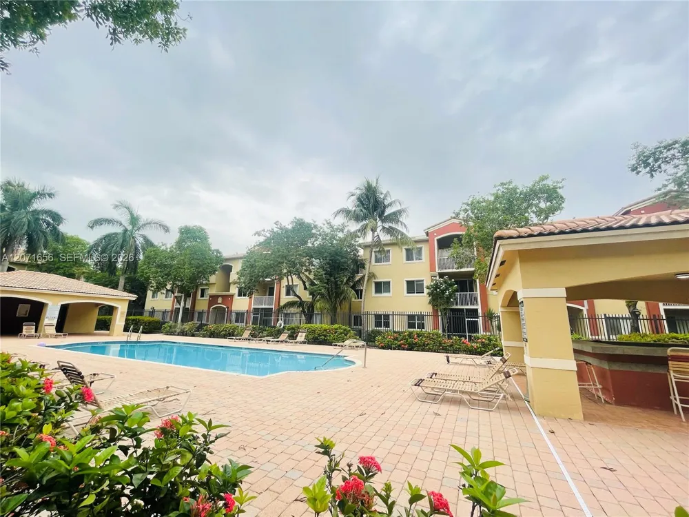 7085 Nova Dr #318 Davie, FL 33317
