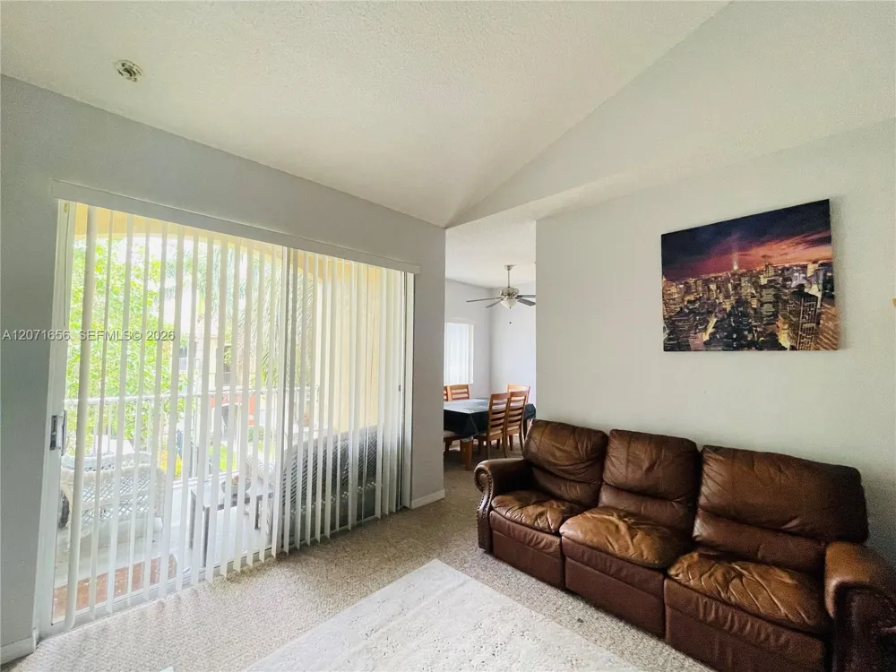 7085 Nova Dr #318 Davie, FL 33317