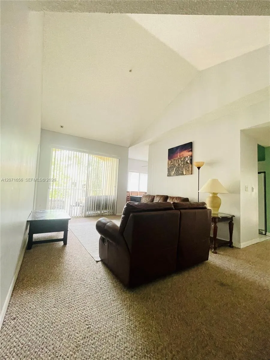 7085 Nova Dr #318 Davie, FL 33317