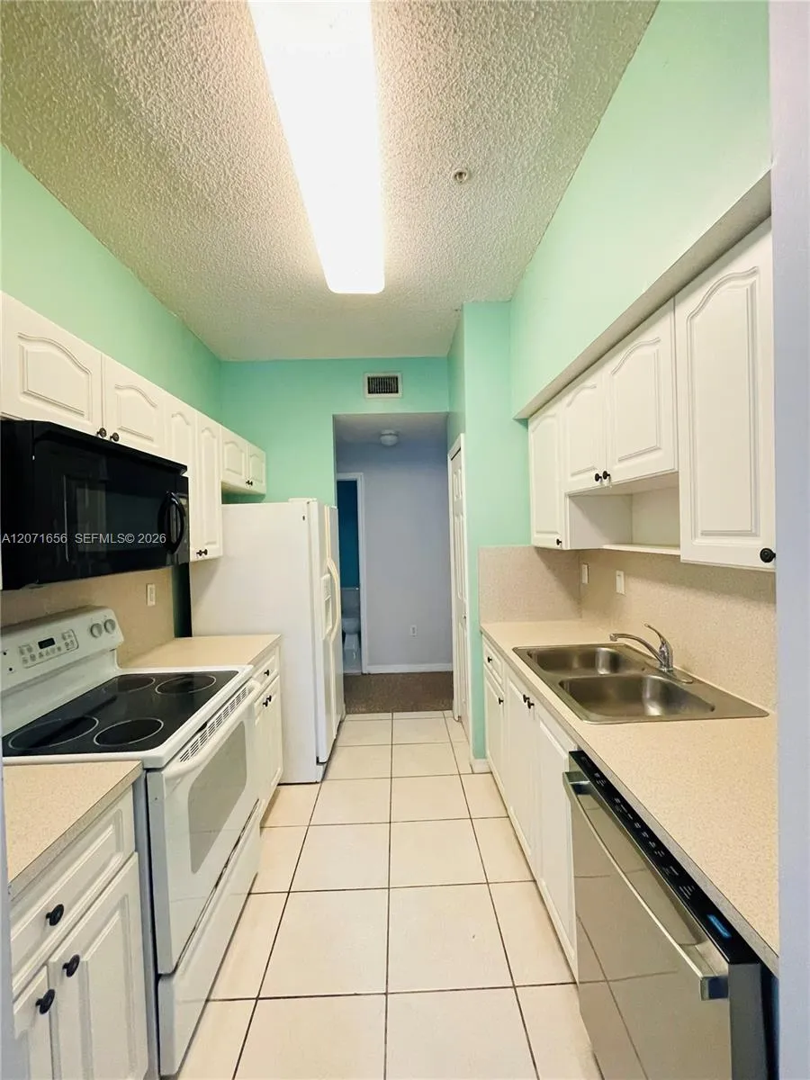 7085 Nova Dr #318 Davie, FL 33317