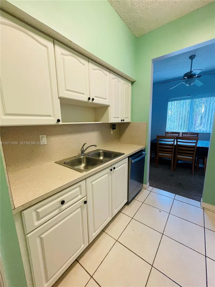7085 Nova Dr #318 Davie, FL 33317
