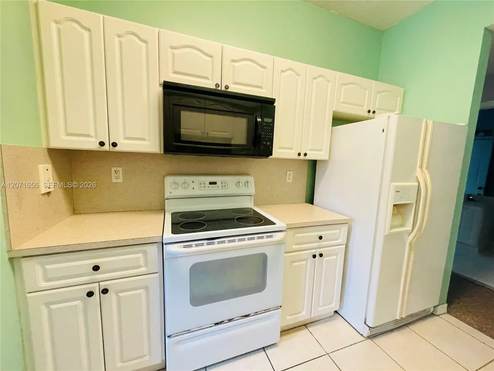 7085 Nova Dr #318 Davie, FL 33317