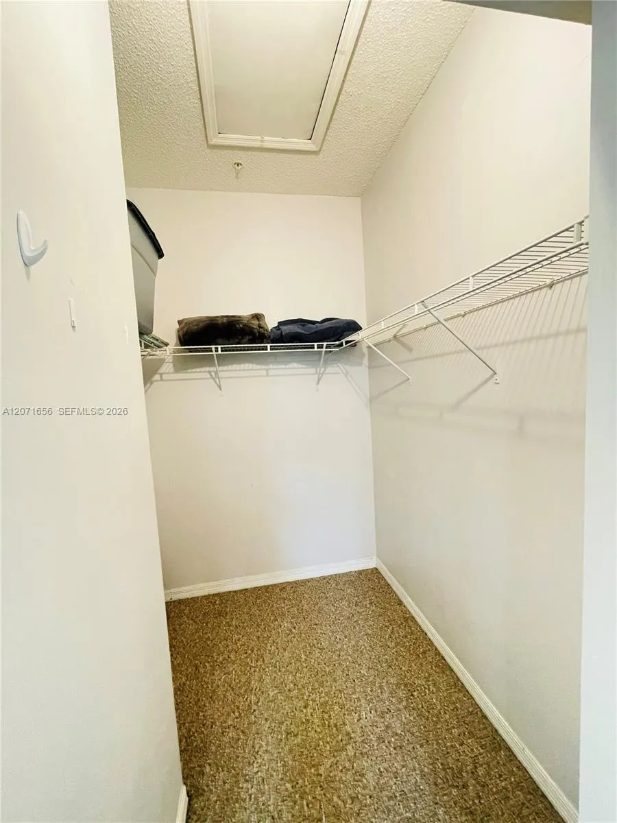 7085 Nova Dr #318 Davie, FL 33317