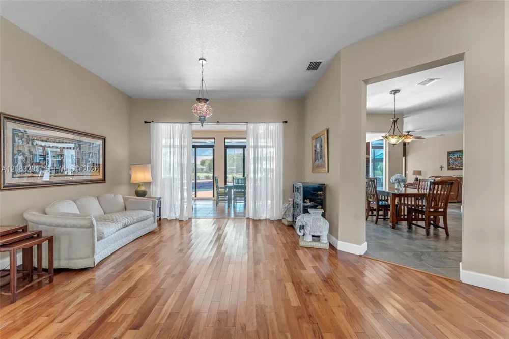 2825 Fairways Dr Homestead, FL 33035