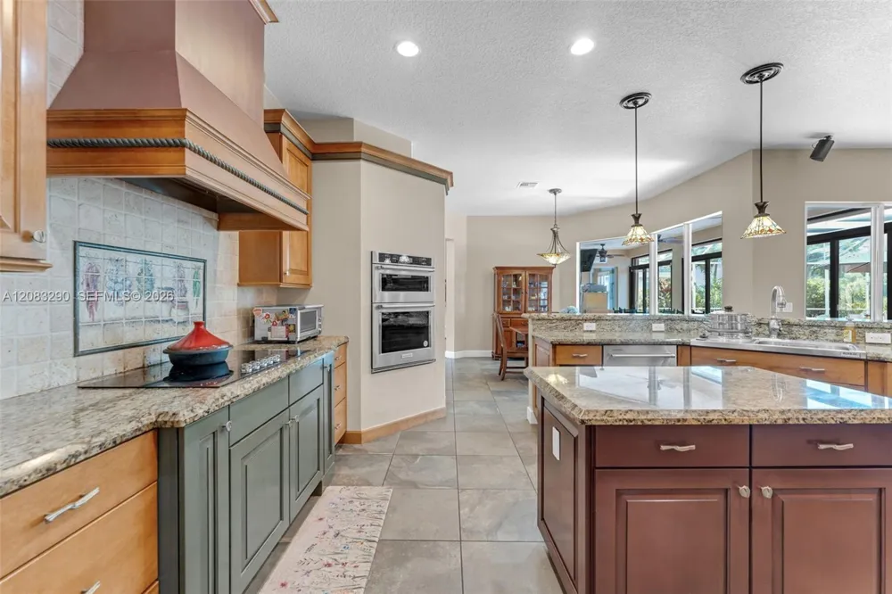 2825 Fairways Dr Homestead, FL 33035
