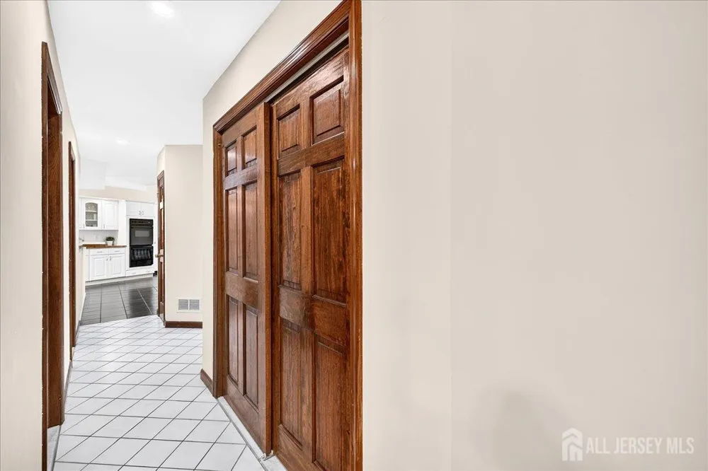 6 Idlewild Road Edison, NJ 08817