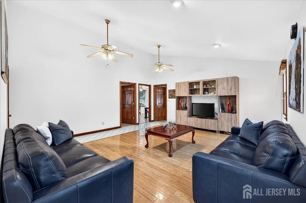6 Idlewild Road Edison, NJ 08817