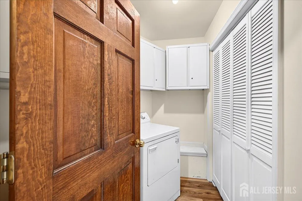 6 Idlewild Road Edison, NJ 08817