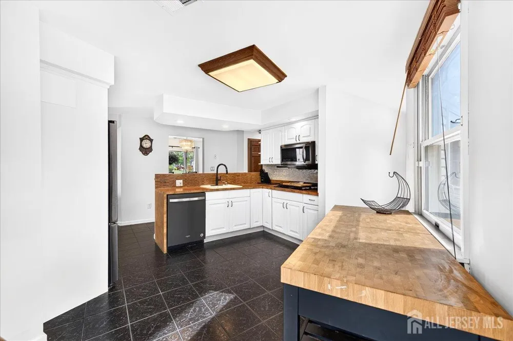 6 Idlewild Road Edison, NJ 08817