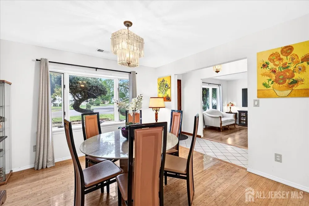 6 Idlewild Road Edison, NJ 08817