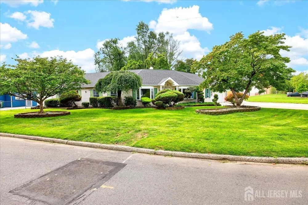 6 Idlewild Road Edison, NJ 08817