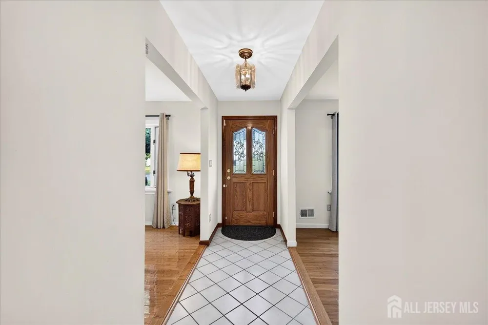 6 Idlewild Road Edison, NJ 08817