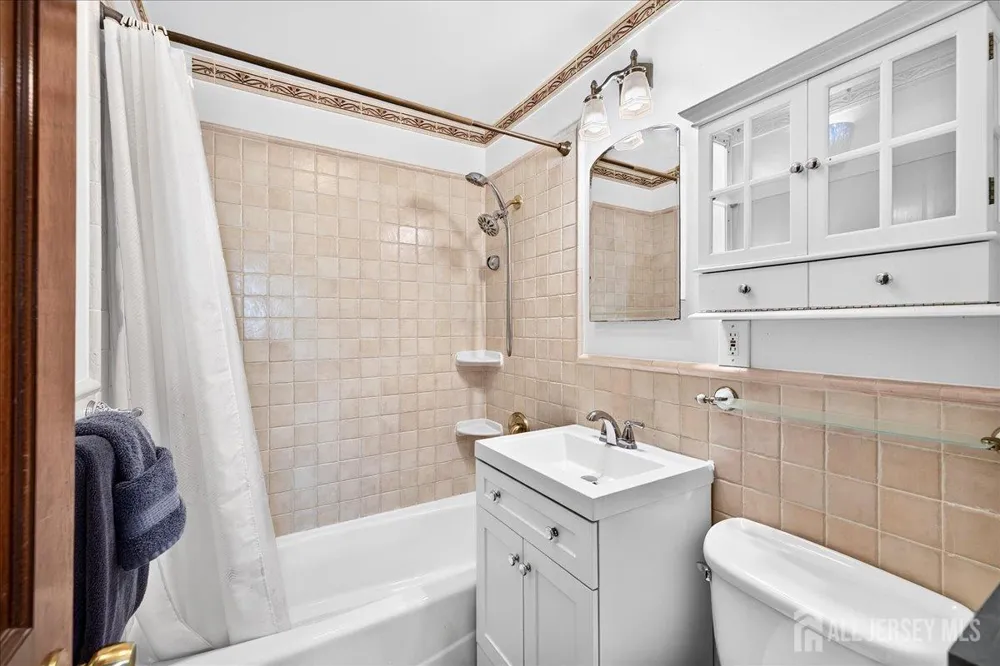 6 Idlewild Road Edison, NJ 08817