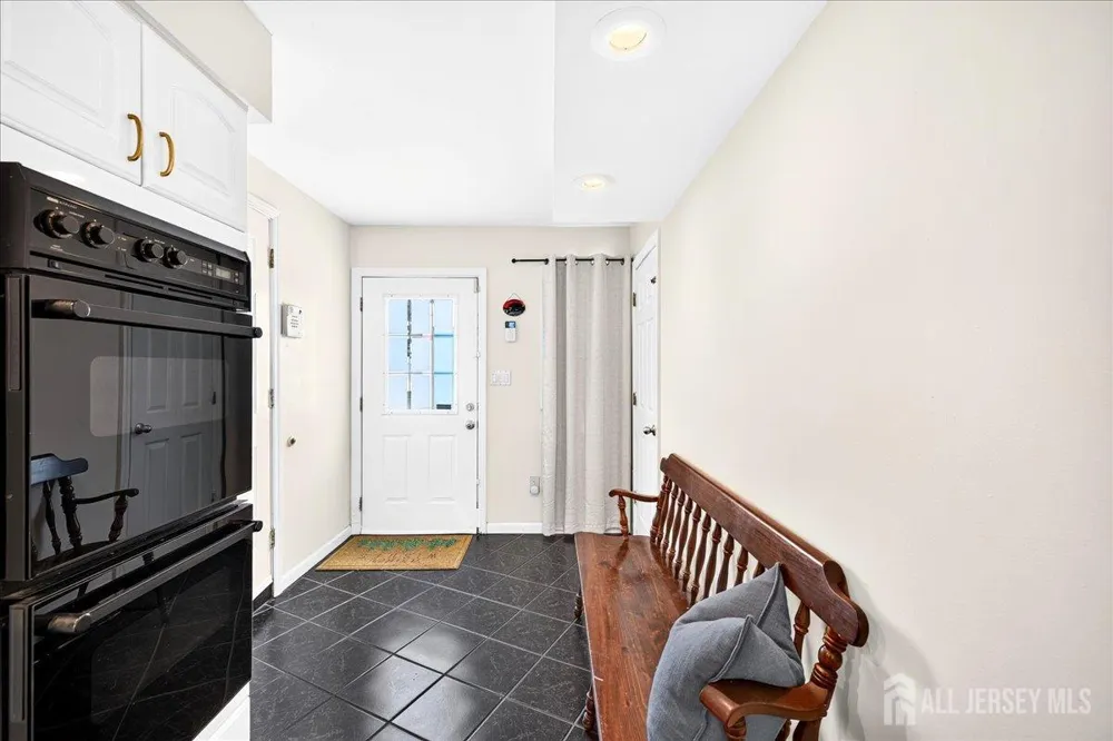6 Idlewild Road Edison, NJ 08817
