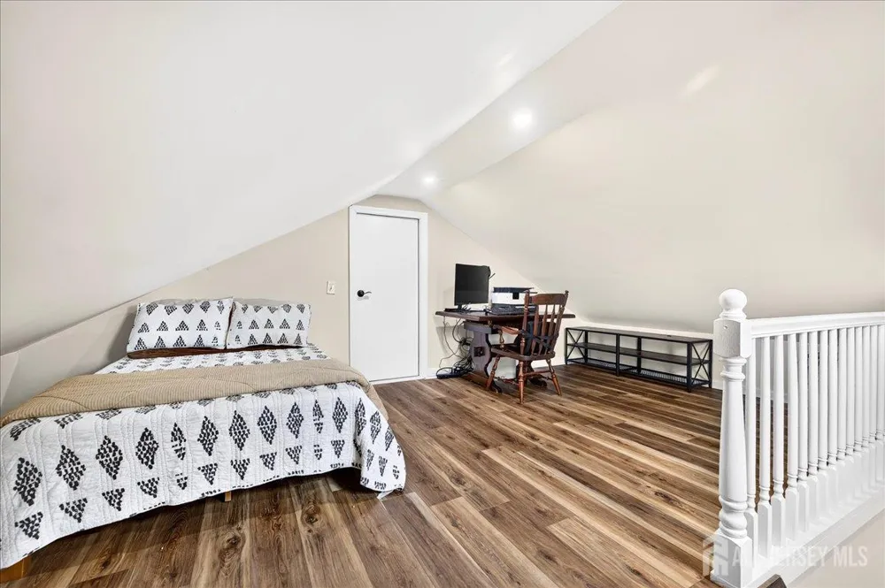 6 Idlewild Road Edison, NJ 08817