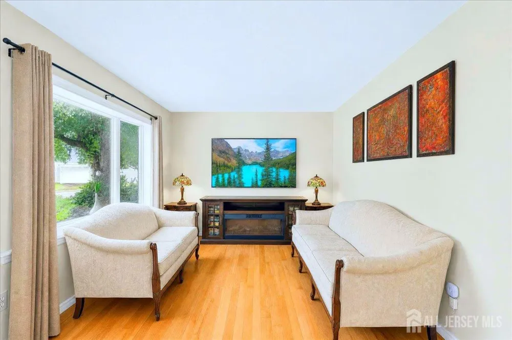 6 Idlewild Road Edison, NJ 08817