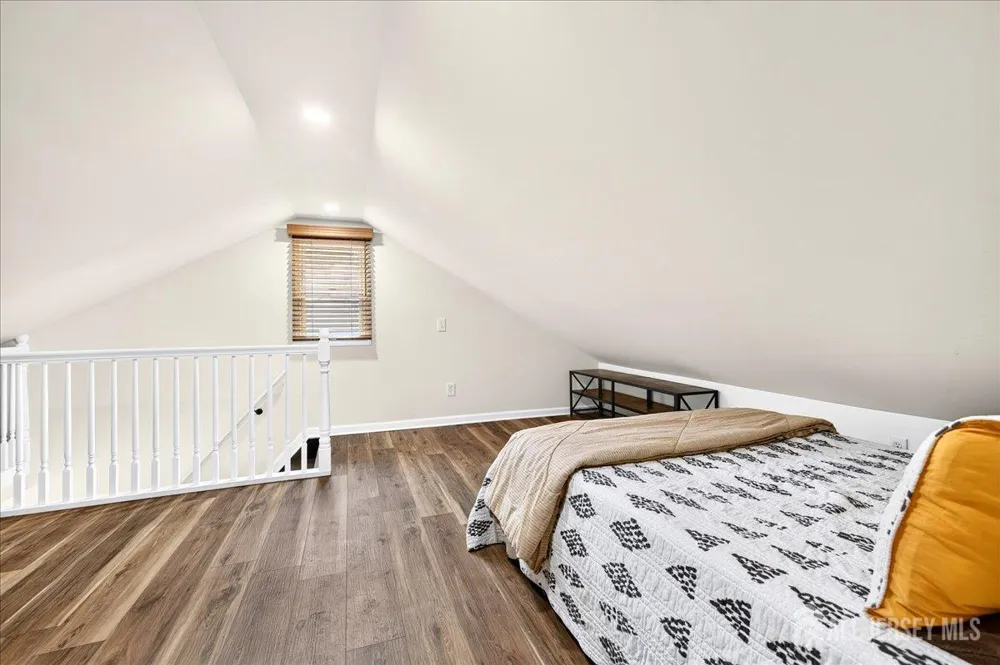6 Idlewild Road Edison, NJ 08817