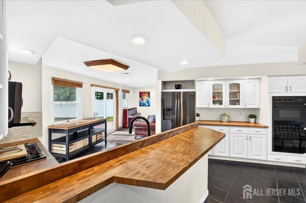 6 Idlewild Road Edison, NJ 08817
