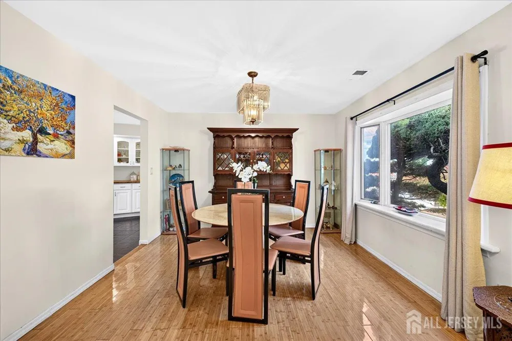 6 Idlewild Road Edison, NJ 08817