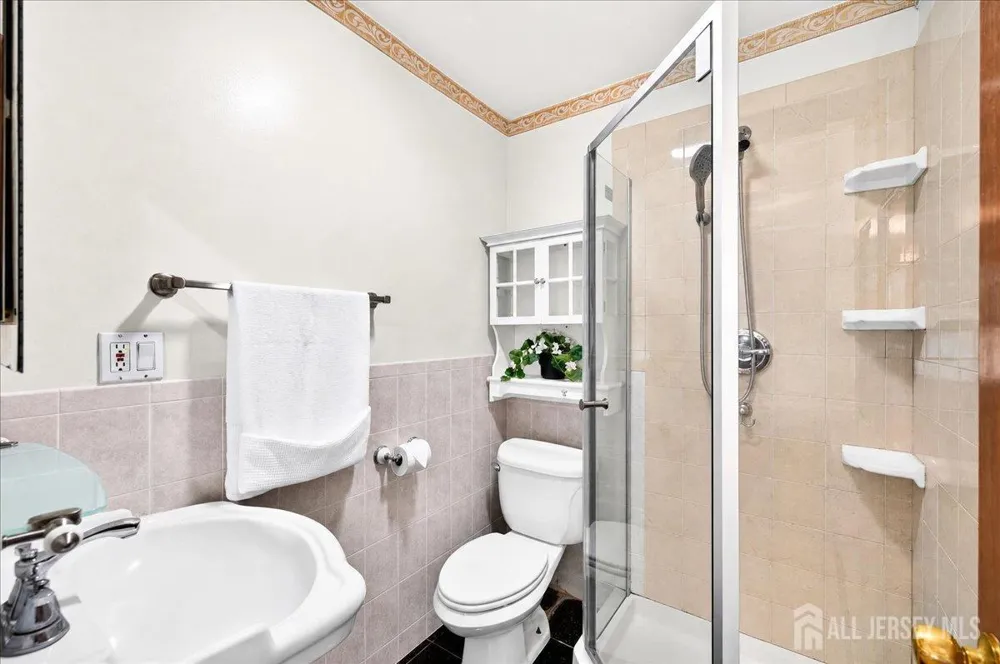 6 Idlewild Road Edison, NJ 08817