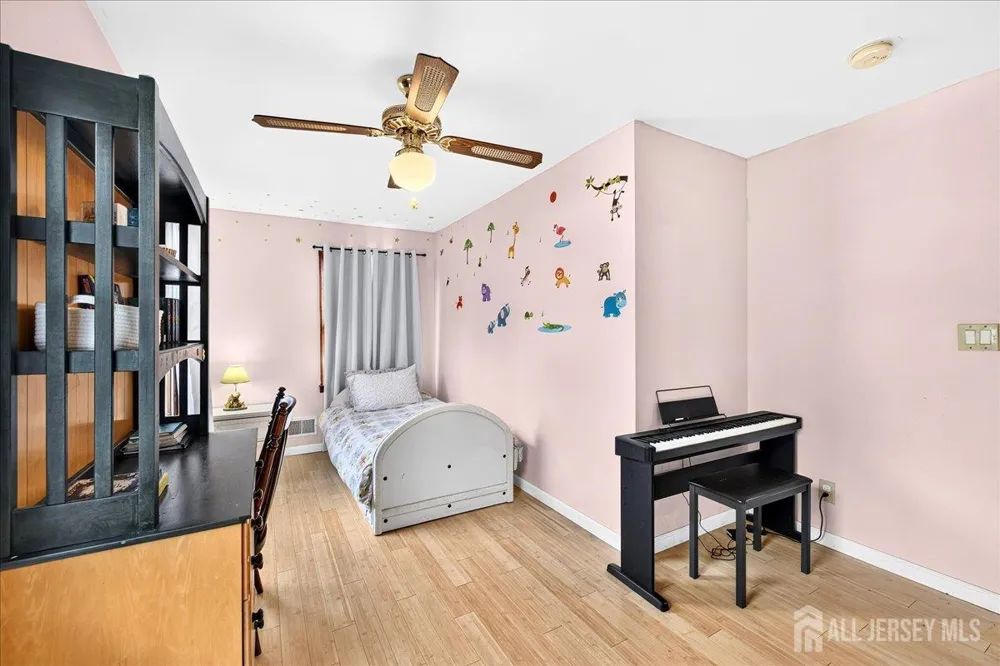 6 Idlewild Road Edison, NJ 08817