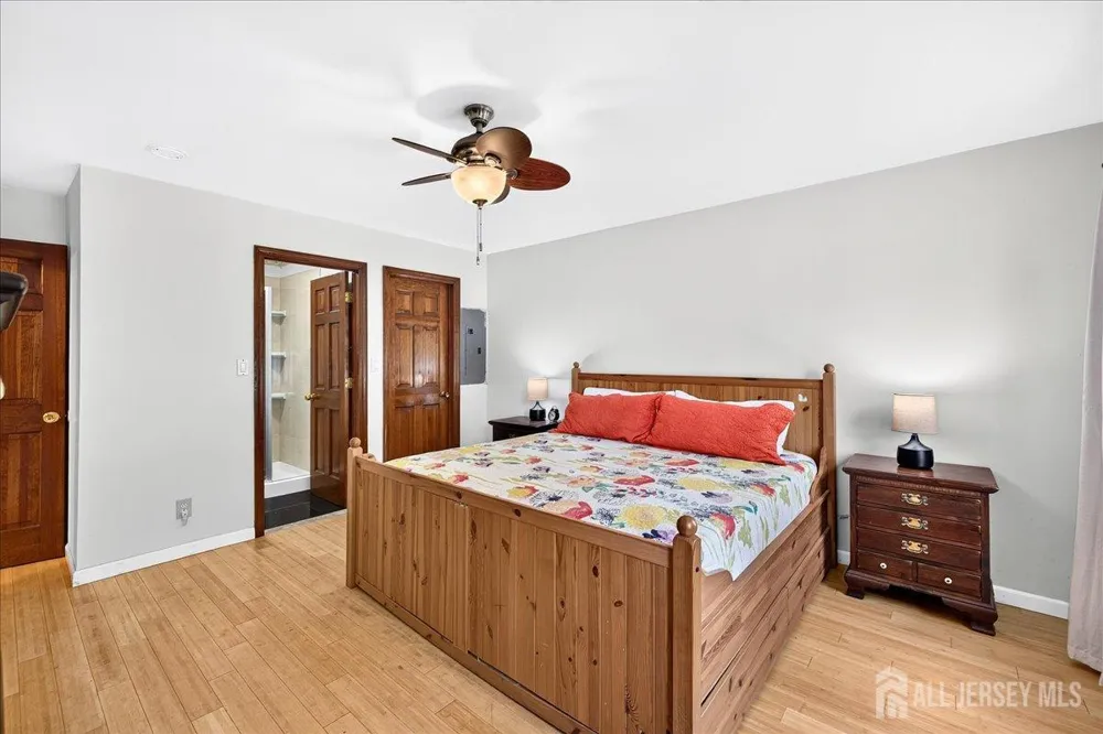 6 Idlewild Road Edison, NJ 08817