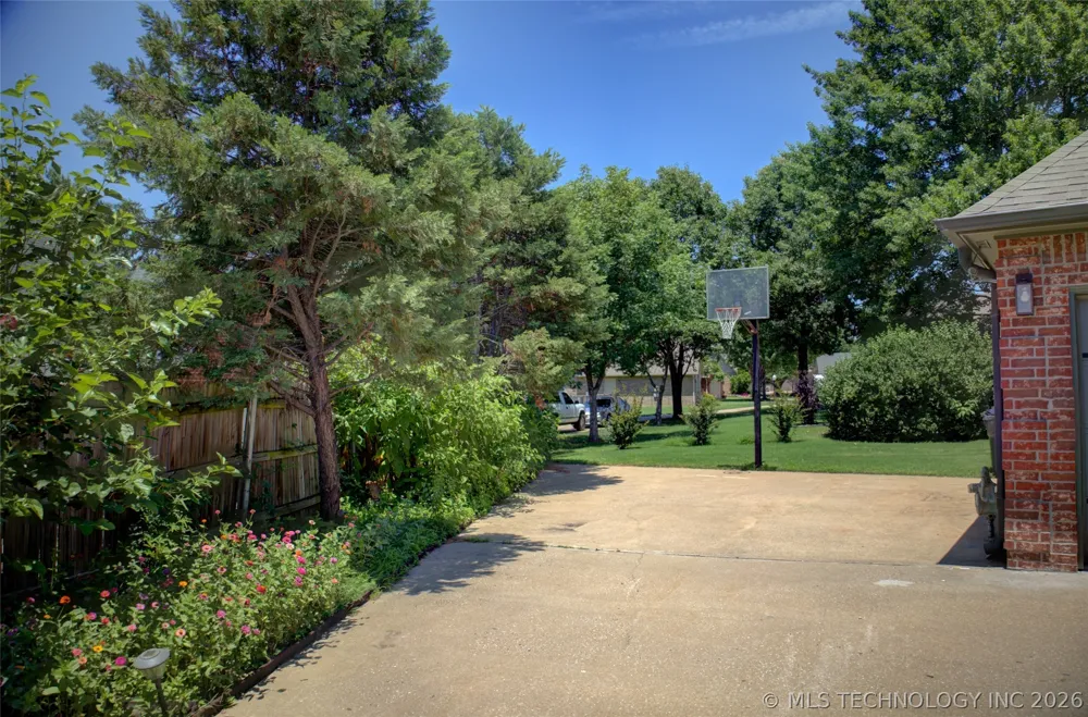 10305 E 90th Street Owasso, OK 74055