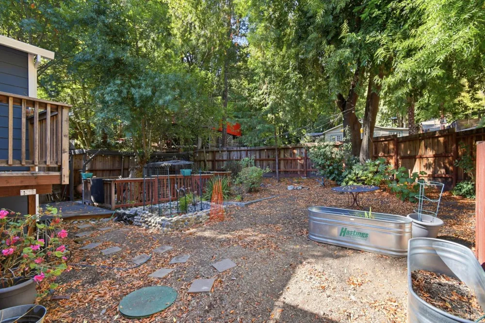 11098 Dell Avenue Forestville, CA 95436