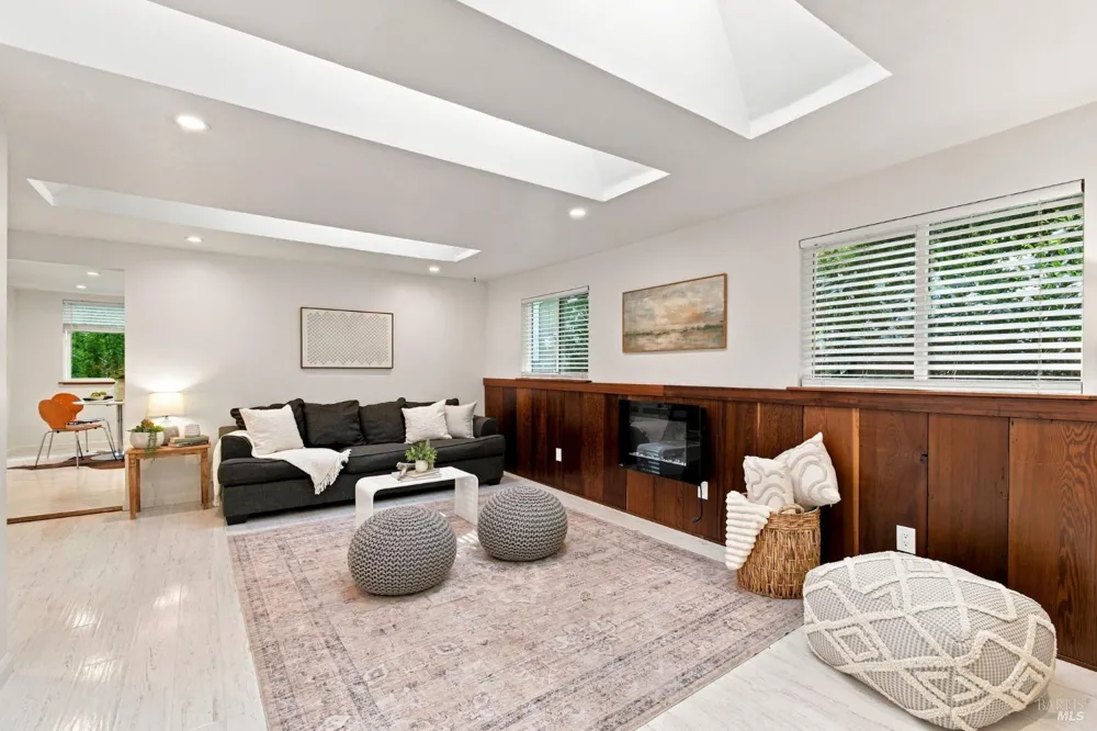 11098 Dell Avenue Forestville, CA 95436