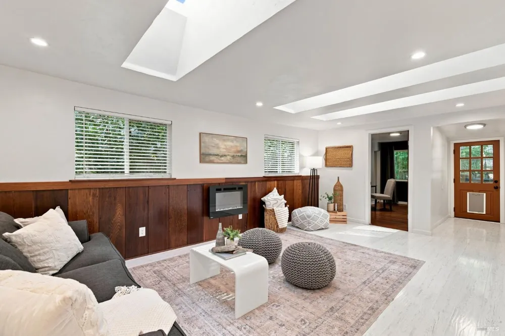 11098 Dell Avenue Forestville, CA 95436
