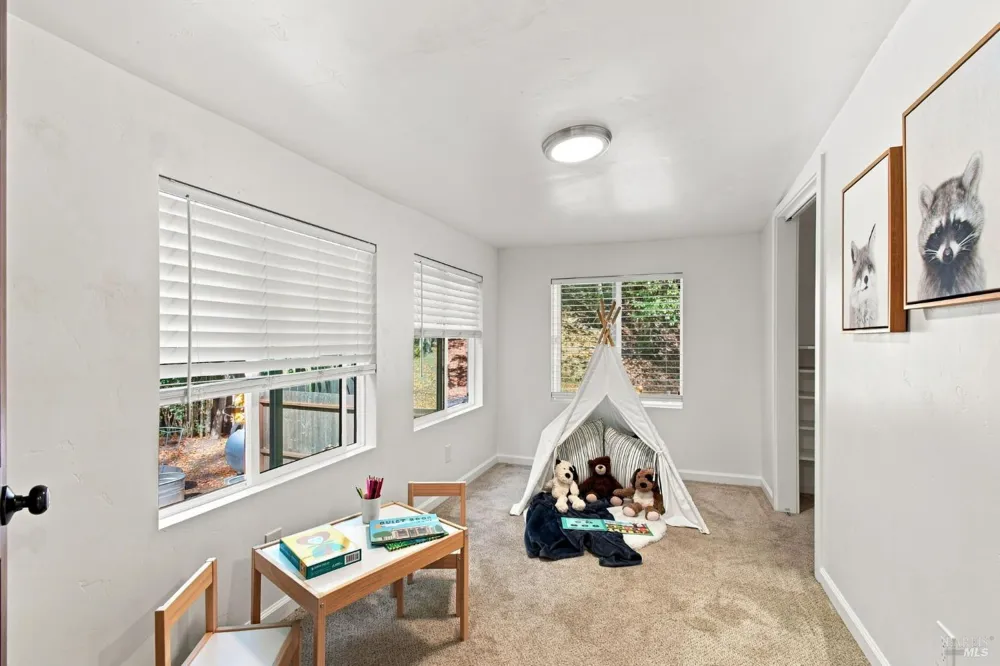11098 Dell Avenue Forestville, CA 95436